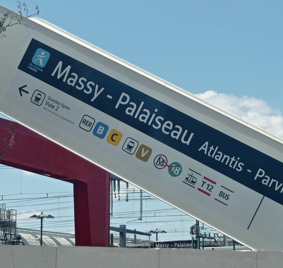 La ligne 18 qui commence a apparaître discrètement sur certains panneaux de la gare de Massy Palaiseau.

#grandparisexpress #metro18 #ligne18 #keolis #idfm