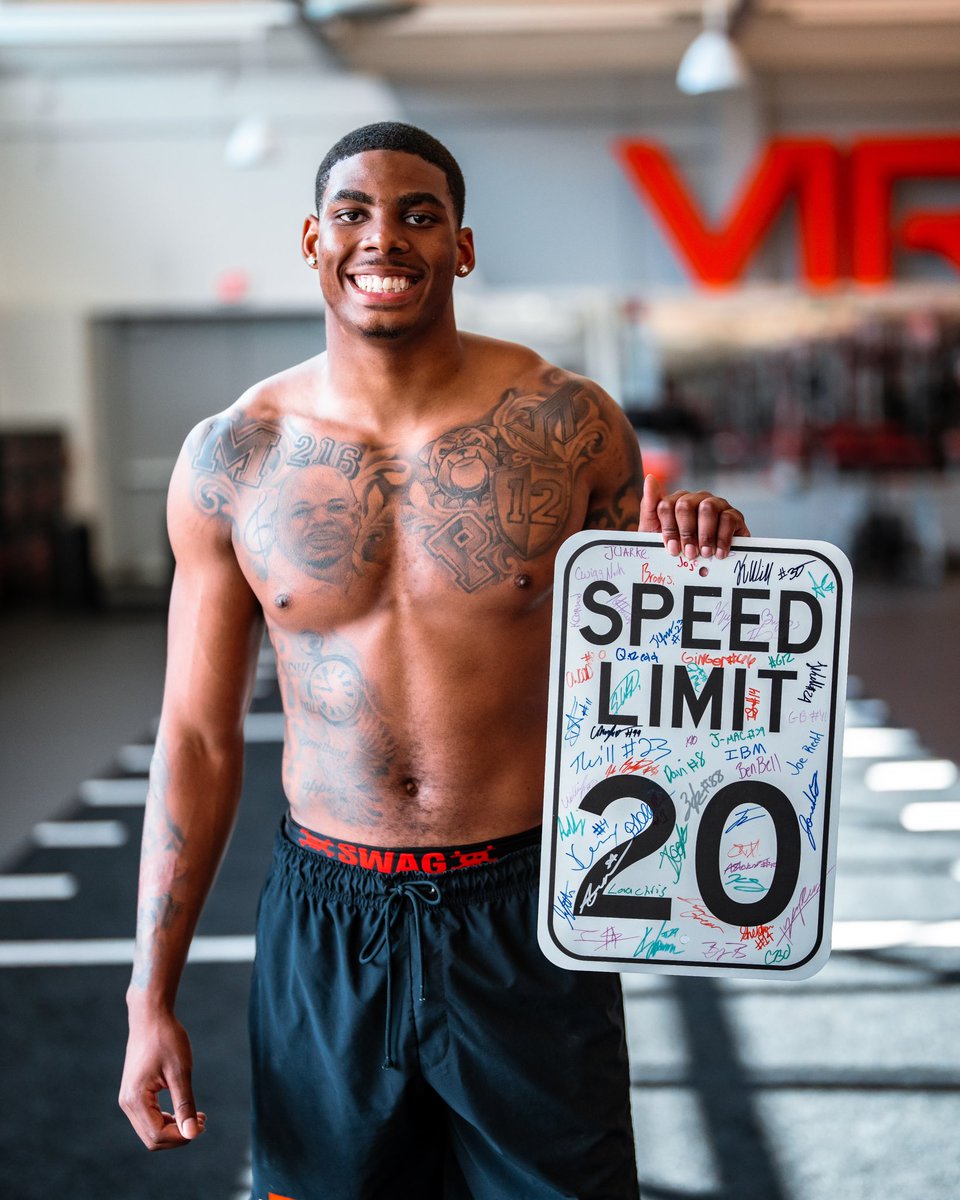 HokiesFB's tweet image. Happy Birthday S/O to Linebacker Gabe Williams (@8kgabe1) π
#ThisIsHome | #TeamOverMe