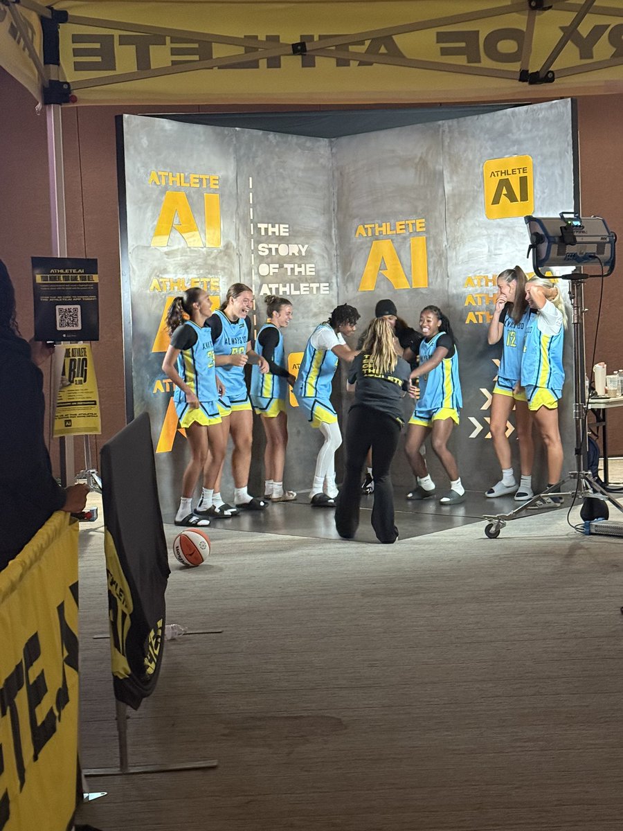 Nicole Bolinger tweet media