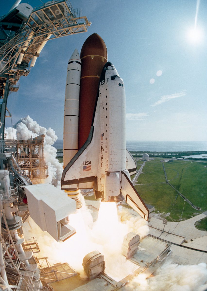 NASAhistory's tweet image. A "boring" story about the space shuttle
During the Memorial Day weekend in 1995, not long before the scheduled launch of the Discovery orbiter on the STS-70 mission, one or more Northern Flickers at @NASAKennedy pecked dozens of holes into the foam insulation covering the…