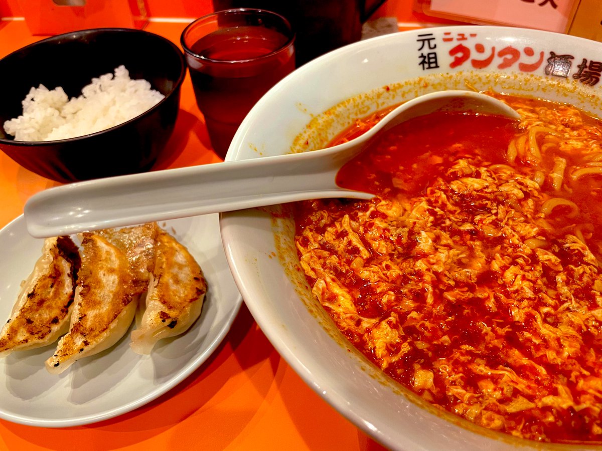 leoma4ma4's tweet image. 久しぶりに三重の友達が会いに来てニュータンタンメンへ🍜友達中辛でむせてしゃっくり出始めて笑った🤣
#元祖ニュータンタン #たまごW #餃子うまっ #辛いのダメな週間だから #辛さ控えめにした