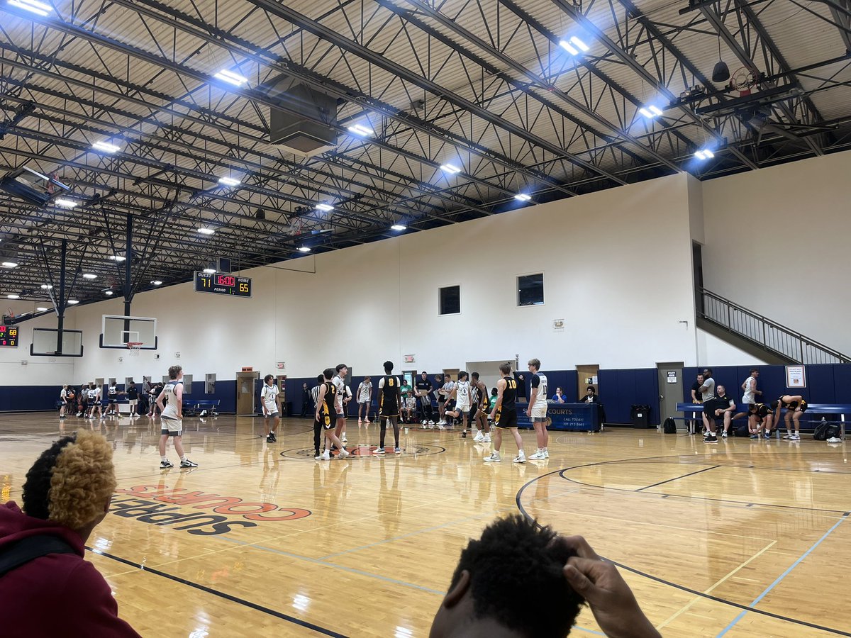 fabhoopss's tweet image. Day 3️⃣ NY2LA The Final Chapter
@wmlakersbball 🆚 @AcademyDubuque
📍Supreme Courts