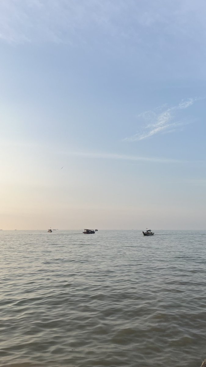 tatkala petang datang, kiranamu tak juga pudar.