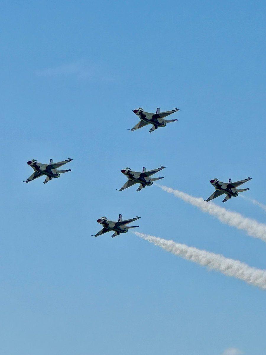ISPPeru's tweet image. Day 2 of the Fort Wayne Air Show is about to begin! โ๏ธ Gates open at 9AM, flying starts around 11AM. ๐ฏ General admission is FREE! Come say hi to ISP Sgts. Piers & Glass whoโll be assisting inside. #FWAirShow #IndianaStatePolice #FreeEvent