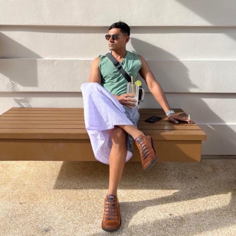 Confirmed.

A Nepali employee at Crystal Sands in Maafushi has committed suicide today due to not receiving salary for 6 months. 

He was found hanging in warehouse.

Crystal Sands is owned by Symphony Waleed (left). The employee begged his son Yamin Waleed (right) for salary.