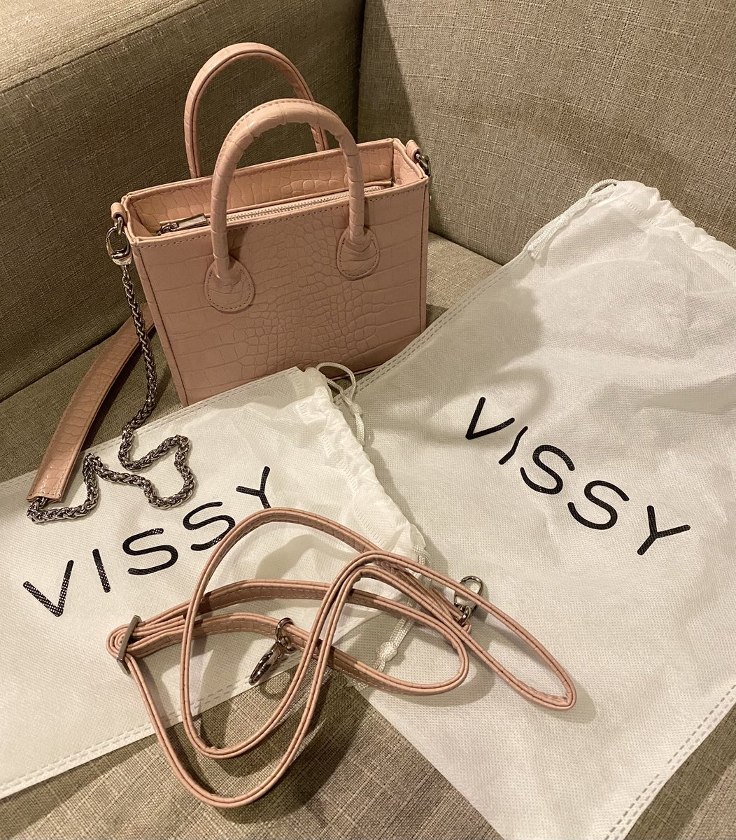 melodykittymiss's tweet photo. 🍓 ฝากขาย 🍥🩰
‧˳ 🍮 ส่งต่อกระเป๋า vissy croc size 6 ( medium size )
rose color 🩰✉️ 990 baht free shipping
- no defects
- 2 shoulder straps
more details via dm @isthrifty
#ส่งต่อกระเป๋า #ส่งต่อกระเป๋ามือสอง
#ส่งต่อเสื้อผ้า #ส่งต่อเสื้อผ้ามือสอง #ส่งต่อvissy #vissy https://t.co/OXh0RSSIdU
