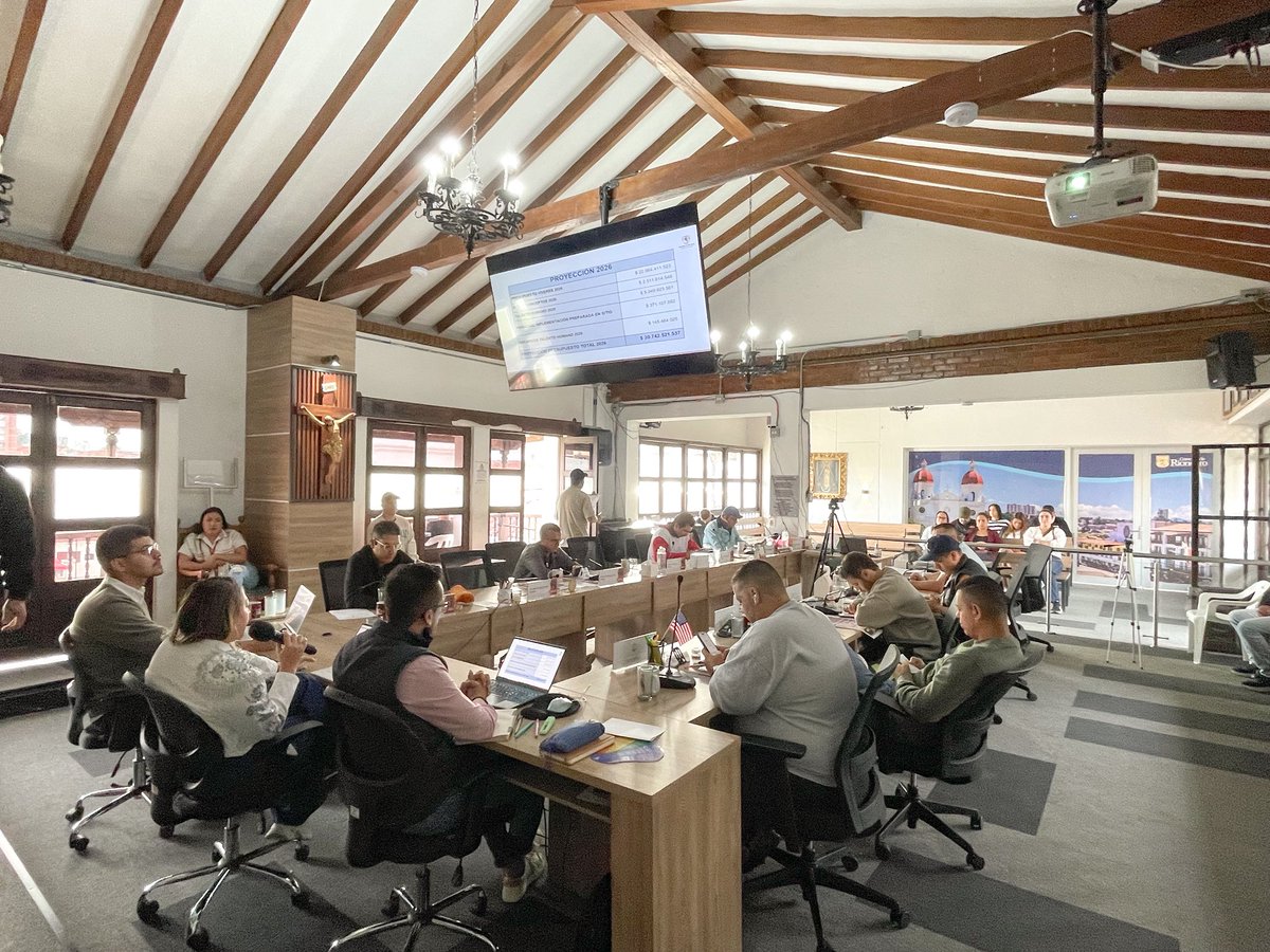 #AEstaHora| La Secretaría de Educación socializa el Proyecto de Acuerdo 016, el cual concede una autorización para comprometer vigencias futuras ordinarias, y garantizar la continuidad del  programa de alimentación escolar - PAE. 

Sigue la sesión aquí 👇🏻
youtube.com/live/dEMEIPt7L…