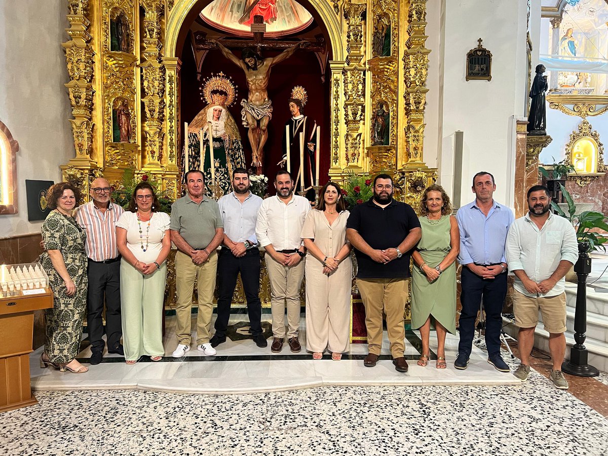 Santa Vera+Cruz (@santa_veracruz) on Twitter photo Desde la Cofradía de la Santa Vera+Cruz, felicitamos a la Vera+Cruz de Alhaurín de la Torre (<a href="/VeraCruzSoledad/">Vera+Cruz Alh Torre</a>), por el nombramiento de D. José María García Santos como Hermano Mayor.
Que nuestros Sagrados Titulares amparen su cargo en la Cofradía.
#VeraCruzALH
#CofradíasMLG Desde la Cofradía de la Santa Vera+Cruz, felicitamos a la Vera+Cruz de Alhaurín de la Torre (<a href="/VeraCruzSoledad/">Vera+Cruz Alh Torre</a>), por el nombramiento de D. José María García Santos como Hermano Mayor.
Que nuestros Sagrados Titulares amparen su cargo en la Cofradía.
#VeraCruzALH
#CofradíasMLG