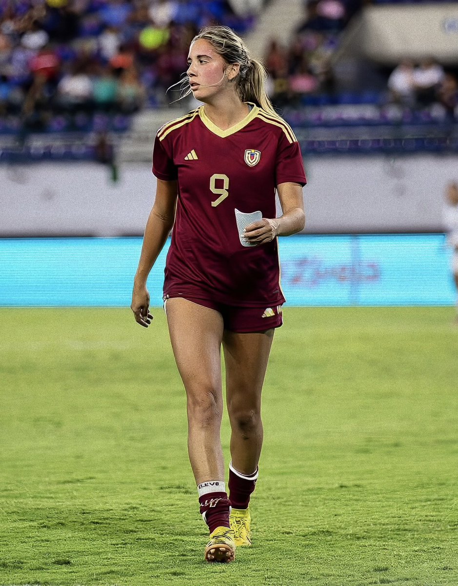 𝐇𝐎𝐘 𝐉𝐔𝐄𝐆𝐀𝐍 𝐋𝐀𝐒 𝐂𝐇𝐀𝐌𝐀𝐒 🇻🇪

La Vinotinto femenina debutará hoy ante Brasil en la Copa América.🔝

8:00 PM vzla.📺