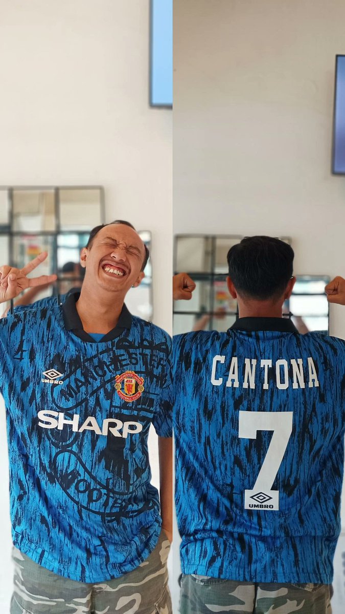 JonnyOkta's tweet photo. Ngoleksi jerseynya udah dulu ya, season 1 udah selesai. Ditutup sama jersey MU "Blue tiger" 🥹 https://t.co/Cy66xJn7TY