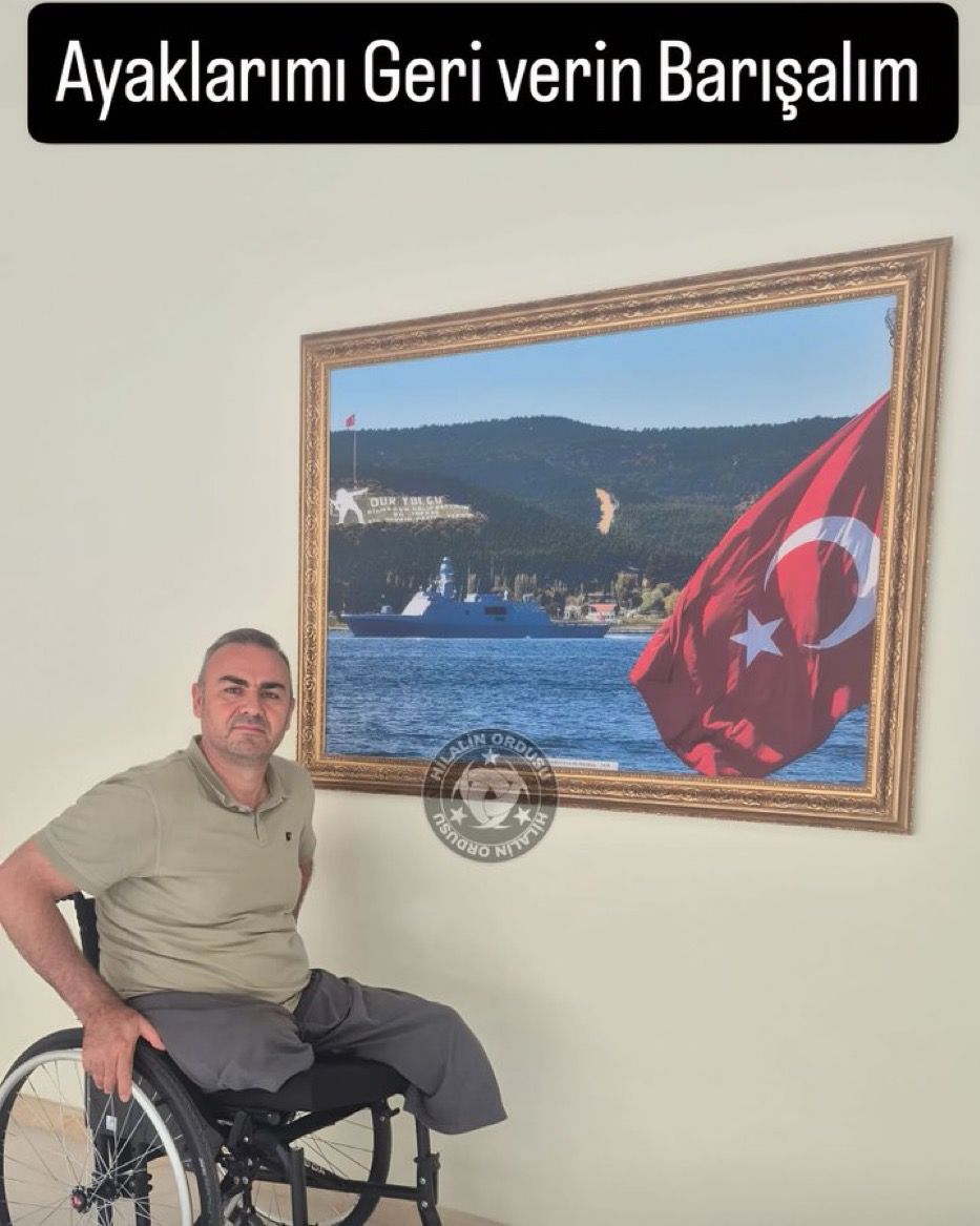 “Ayaklarımı geri verin, barışalım.” 
Gazi Hikmet Özcanlı

Bu cümle, bir isyan değil; adaletin sesidir.
Barış süreci diyorsunuz ya…
Birileri masalarda konuşurken,
Hikmet Özcanlı gibi yiğitler toprağa canlarını, bedenlerini bıraktı.

Barış; unutturmak değil, hatırlamakla başlar.