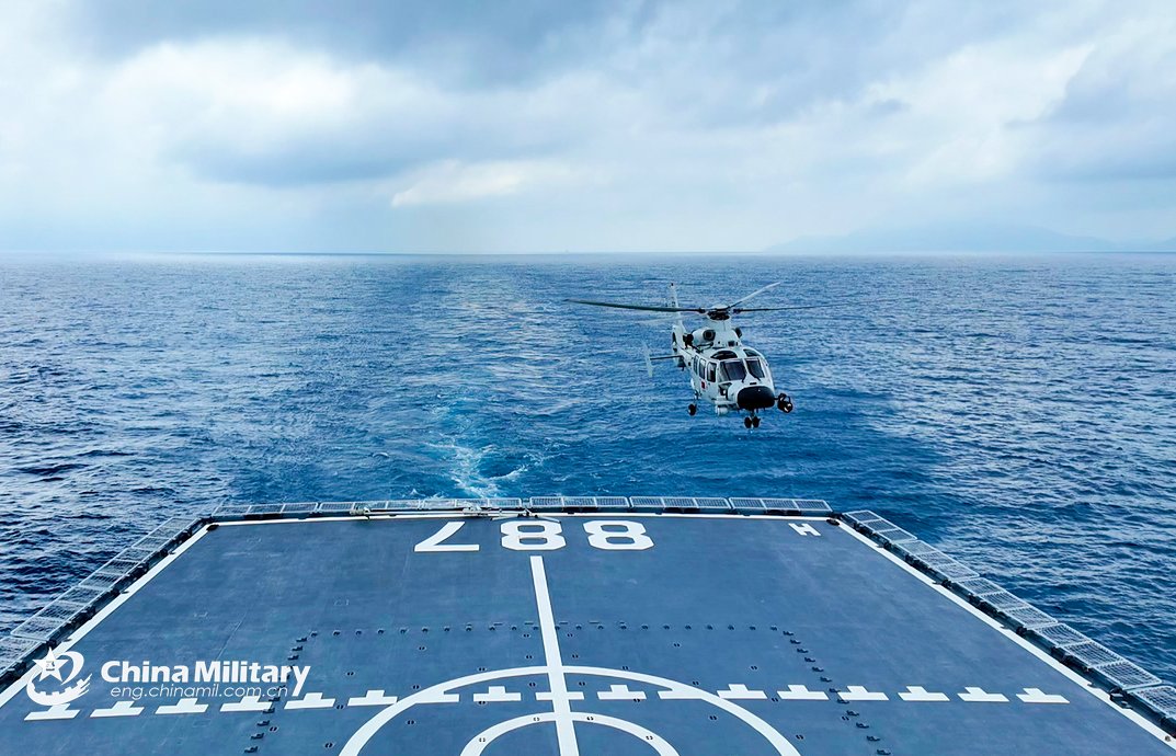 ChinaMilBugle's tweet image. Training assessment: #Photos show comprehensive #supplyship Weishanhu (Hull 887), #watertanker Nanshui 977 attached to a naval service group under the Chinese #PLA Southern Theater Command engaging in training assessment. #Chinamilitary