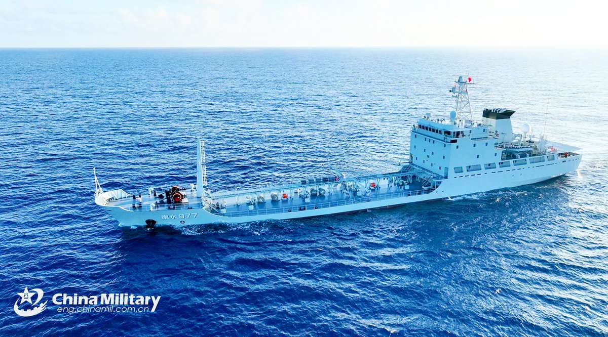 ChinaMilBugle's tweet image. Training assessment: #Photos show comprehensive #supplyship Weishanhu (Hull 887), #watertanker Nanshui 977 attached to a naval service group under the Chinese #PLA Southern Theater Command engaging in training assessment. #Chinamilitary