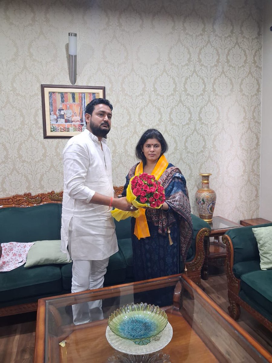 भारतीय जनता पार्टी युवा मोर्चा  आज़मगढ के जिला अध्यक्ष श्री निखिल राय जी से आज मेरे आवास पर सौजन्य भेंट हुयी ।
