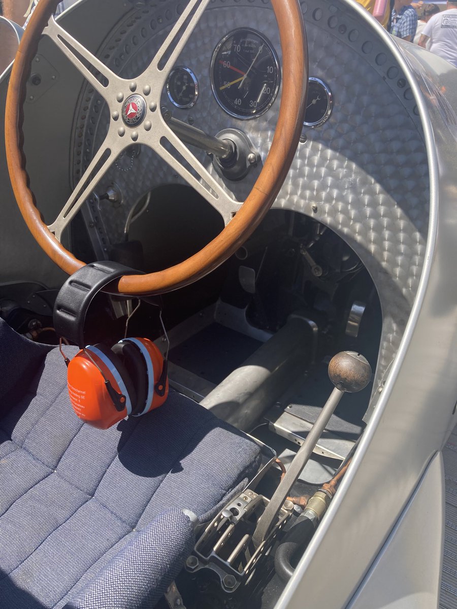 classiccarguru1's tweet photo. I often get asked why the #Tipo184 Accelerator & Brake straddle the transmission with the Clutch Pedal the otherside?
Answer
I designed #Tipo184 to give you the ultimate pre-war race car experience in every way! 😎
(Mercedes Silver Arrows at #FOS as reference) https://t.co/hylzaKUa3o