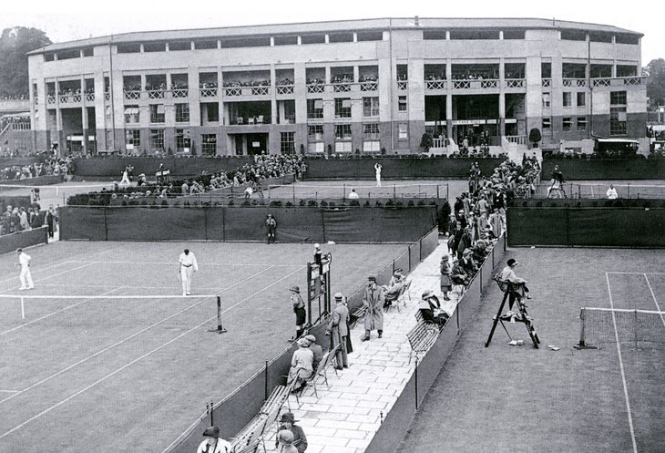 C20Society's tweet image. Game, set, match: It’s men’s final day at @Wimbledon 🎾
Centre Court was designed by architect Charles Stanley Peach in 1922. This 12 sided stadium was the largest reinforced concrete structure of its day, with shuttering used to provide textured concrete finish. It was laid out…