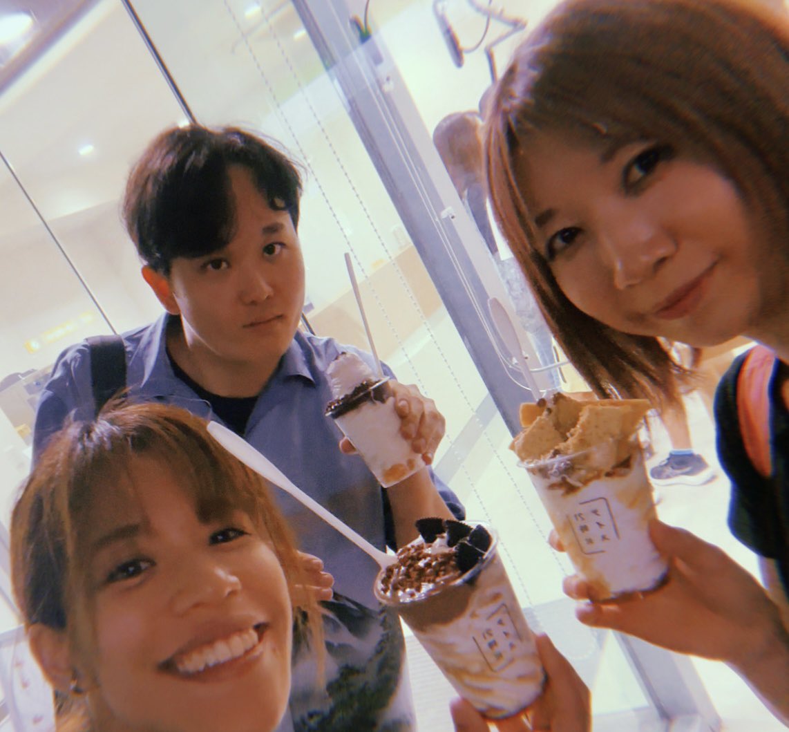 お久しぶりのポストになってしまいましたが、元気に稽古やっておりますよ〜〜！🫖💪
今日の稽古では終盤のシーン作りをしました！動くのって本当難しいですね🥺
話し合い色々試しながらみんなで作っていきました！
稽古のあとはカラオケからのアイス♪🎤🍨