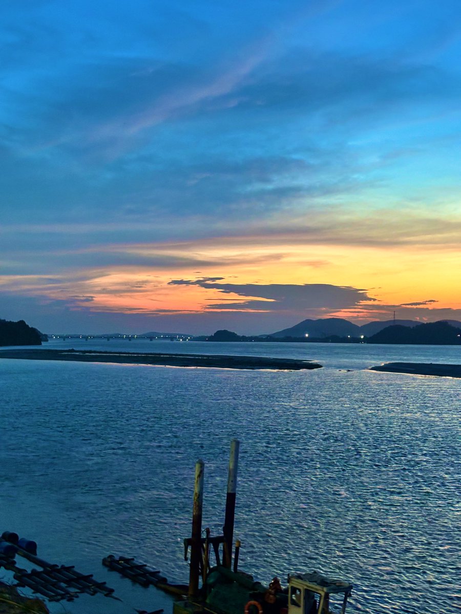 abhishekporaxar's tweet image. This sunset is the only delight in this hugely deficit monsoon in Guwahati. Another year of below normal rainfall in NE. The question is how many more?