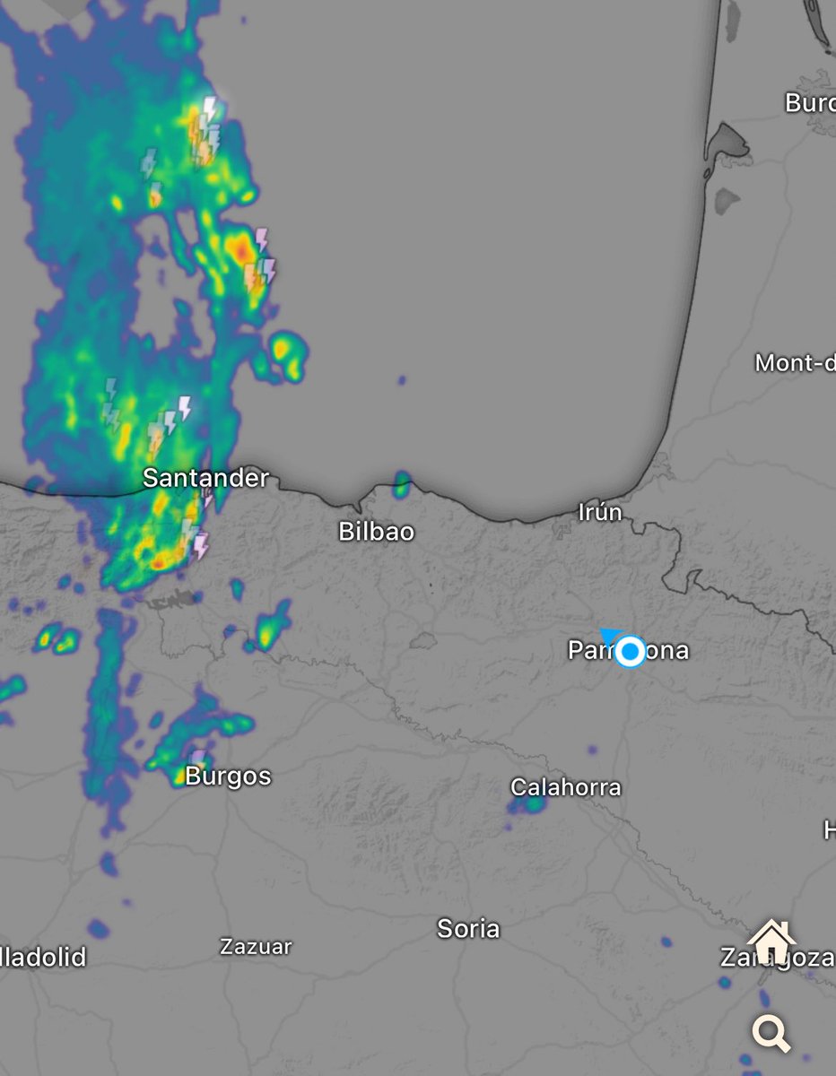 Meteonavarra_'s tweet image. Buenas tardes, hoy de nuevo de cara a la tarde (sobre las 19-20h) una línea de tormentas cruzará Navarra de oeste a este, esa línea ya se encuentra cruzando Cantabria y conforme avance hacia aquí irá desarrollándose más, estaremos atentos ya que puede dejar lluvia y viento fuerte