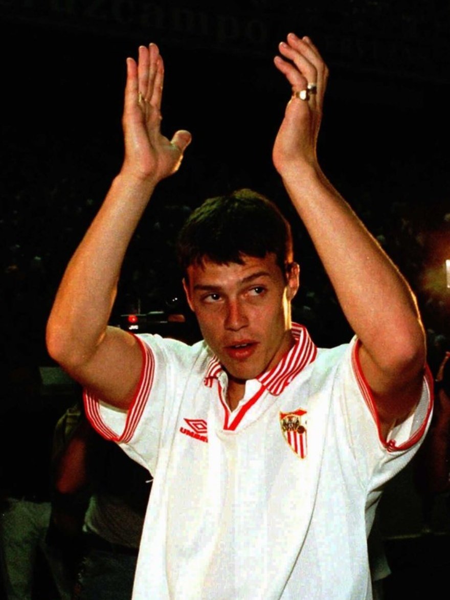 Matías Almeyda y la afición del Sevilla FC. “Es la mejor afición que tiene España. Los escuchaba y me venían un montón de recuerdos”.