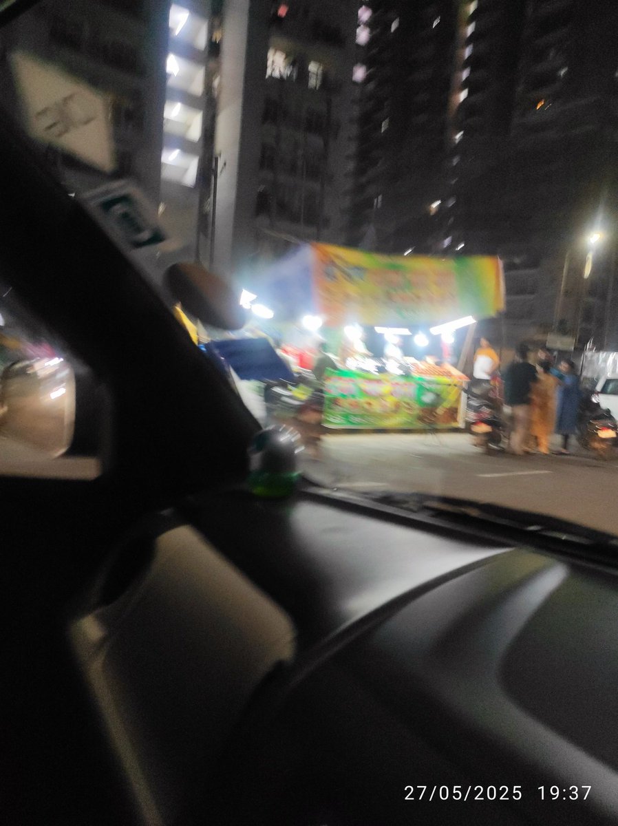 mukeshm90852654's tweet photo. @uptrafficpolice @dcptrafficnoida @112UttarPradesh @Noidatraffic @OfficialGNIDA @dgpup @CMOfficeUP @myogioffice @NEFOMAncr @nefowaoffice @GreaterNoidaW https://t.co/ihHBQb4q7r