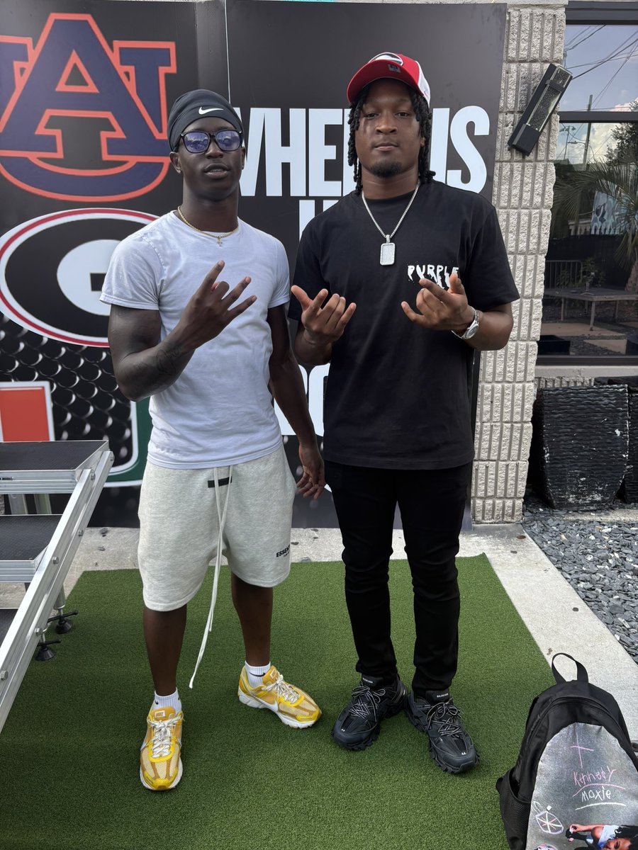 MoneyMeer34's tweet image. Congrats brudda 🤞🏾🤞🏾
proud of you twin UGA finna get another dawg. #GoDawgs🐶
@tyboogie_da1