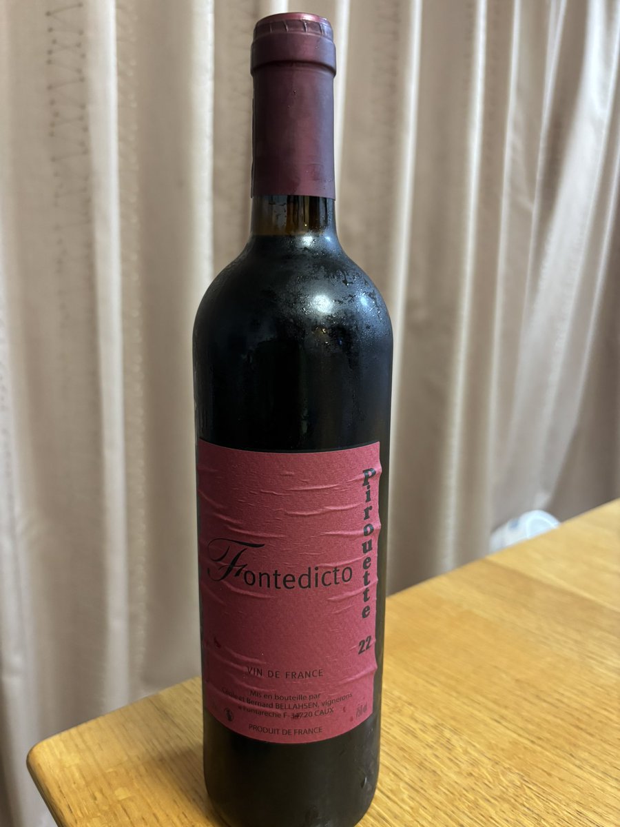 kouwein's tweet photo. Pirouette 2022 Fontedicto / ピルエット2022 フォンテディクト

紫がかった深い紅色。赤系ベリーや干し葡萄、ラズベリーのような香り。
味わいはジューシーで果実味タップり。

すき焼き風の牛肉に合わせてみました。

美味しいワインです。 https://t.co/tpOA280XEY
