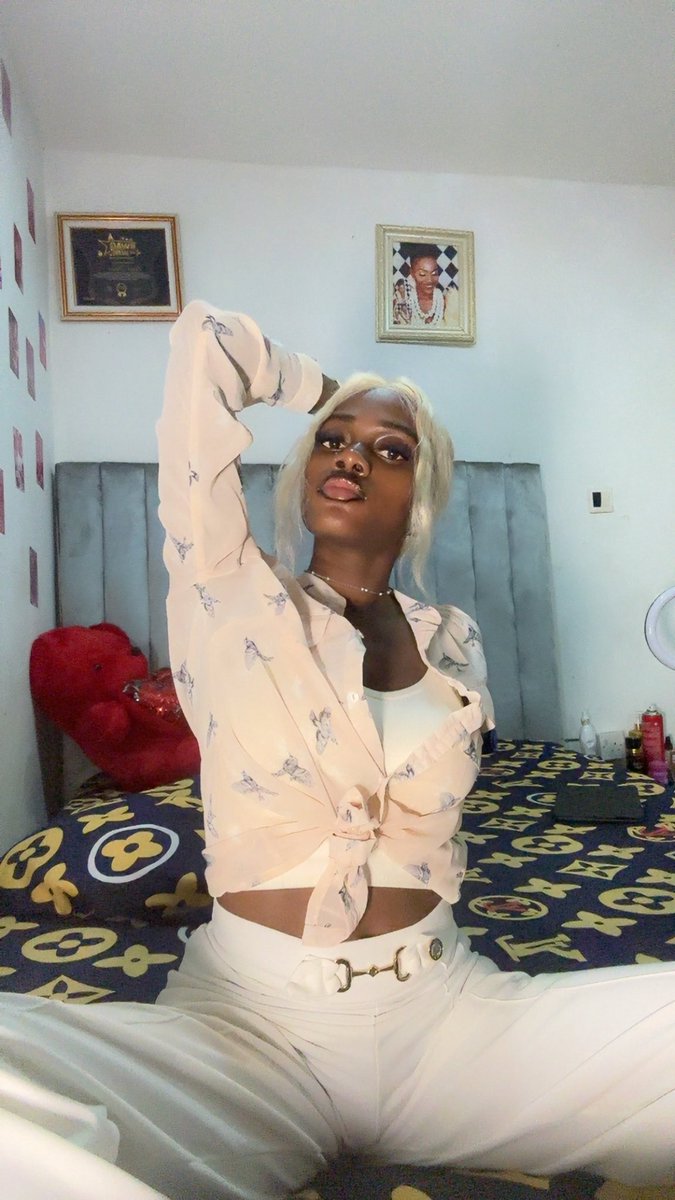 FiannaDeclutter's tweet image. Happy Sunday, my babies. 
Hope you went to church?🙂‍↕️❤️👀