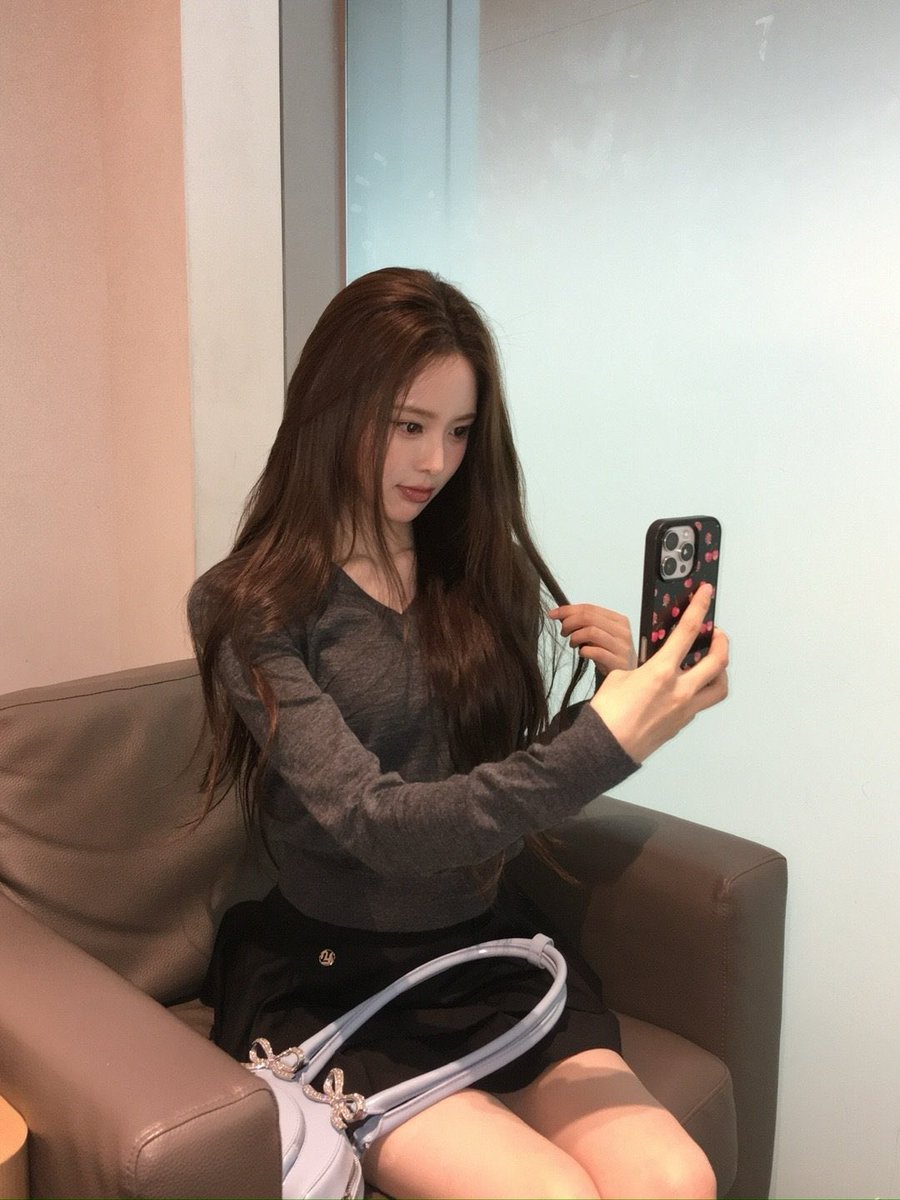 izna pics tweet media