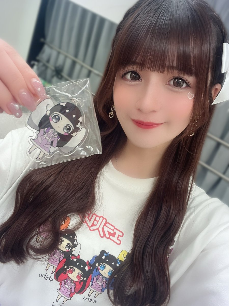 こんばんは🫧

#エラバレシ  定期公演2025 #03 〜Rhythm of Emotion〜 ノンストップライブありがとうございました𐔌՞⁔•͈ ·̫ •͈⁔՞𐦯🌟次回は8/23五反田です✊🏻

みみちゃんイラストTシャツにアクキー🤍🫧