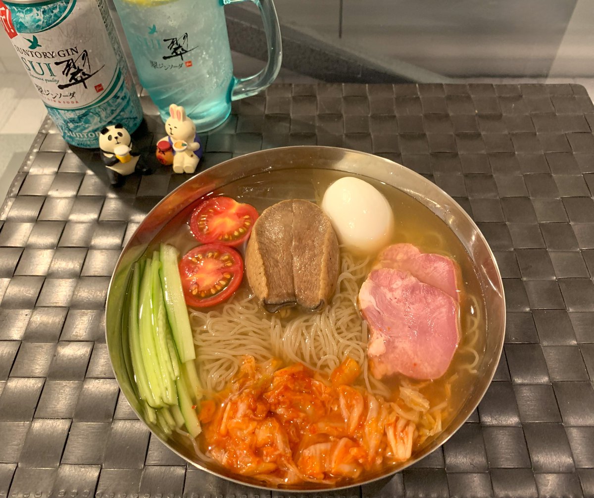 geo_perfectsky's tweet image. #晩ご飯
#おうちごはん
・アワビ入り冷麺
今年初めの韓国水冷麺、キムチ、キュウリ、沖縄豚タンスモーク、トマト、ゆで卵、そして煮アワビをトッピングに