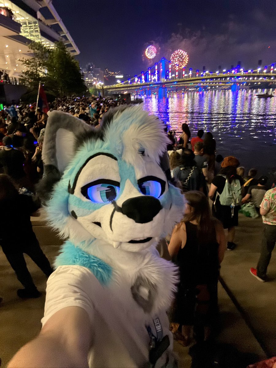 CybrFur's tweet image. Selfie Sunday!!!

🧵 @sheenitude