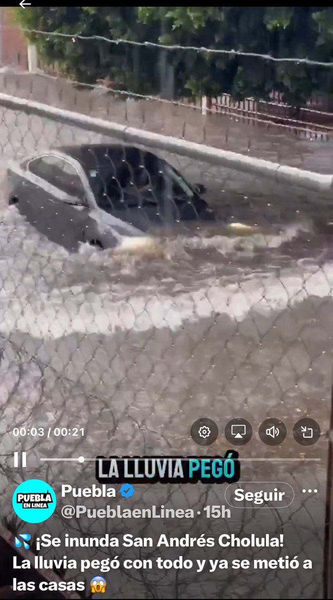 HeidiCabrera17's tweet photo. En #Puebla capital todo lo tienes q hacer antes de 4:30pm (compras, pagos, escuelas, envíos, etc) ¿Saben por qué? 🤔 Porque se suelta la lluvia y todo se inunda‼️⚠️ Ya no importa en qué colonia vivas… Y si mejor invierte el Gobierno en 👇
1.Drenaje pluvial moderno.
2.Pozos de absorción.
3.Pavimento permeable.
4.Limpiar coladeras y colocar botes de basura en cada calle.
5.Usar tecnología para alertas y mapeo de riesgos.

Hagan su chamba‼️
#PueblaSeInunda #PueblaImparable #PueblaBajoElAgua