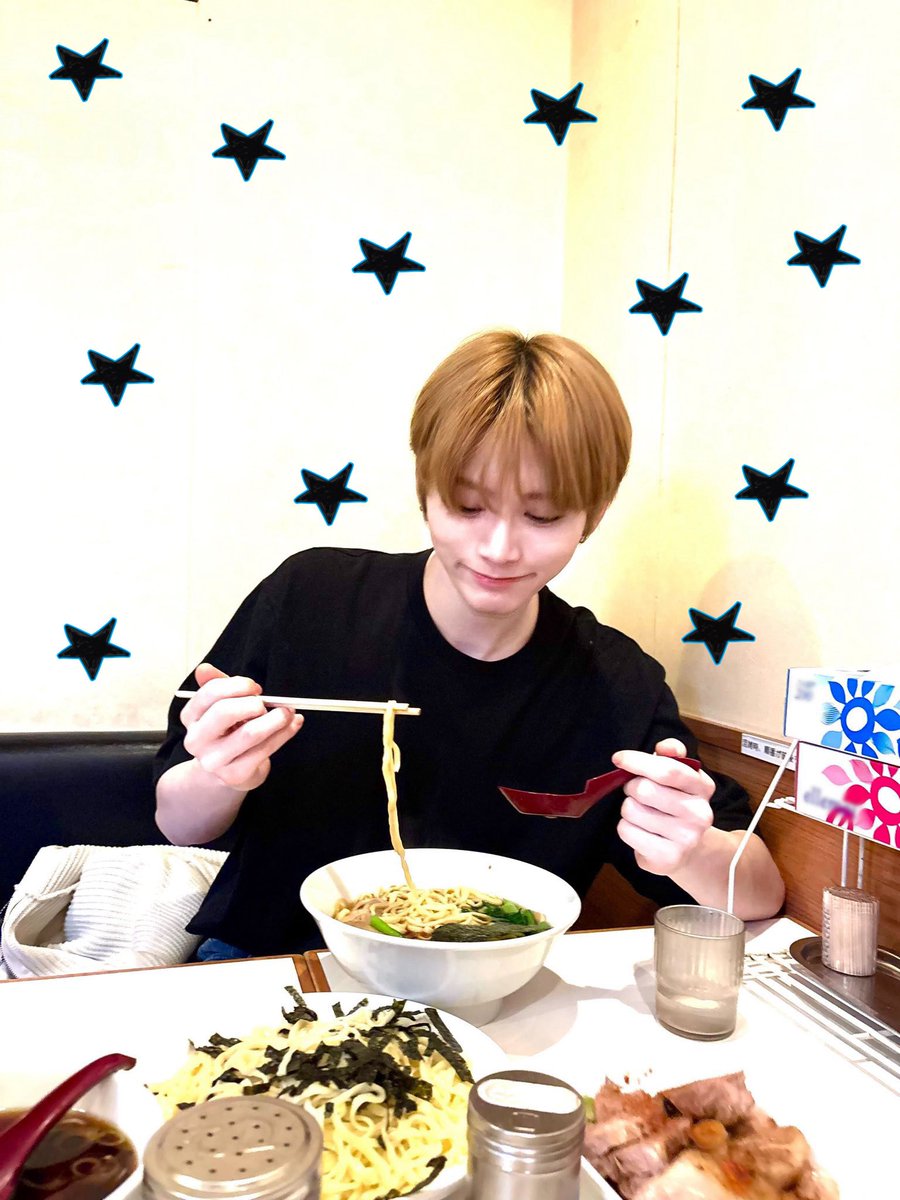 #TAESAN's breadsmile + smile :] 
                   a thread 🧵