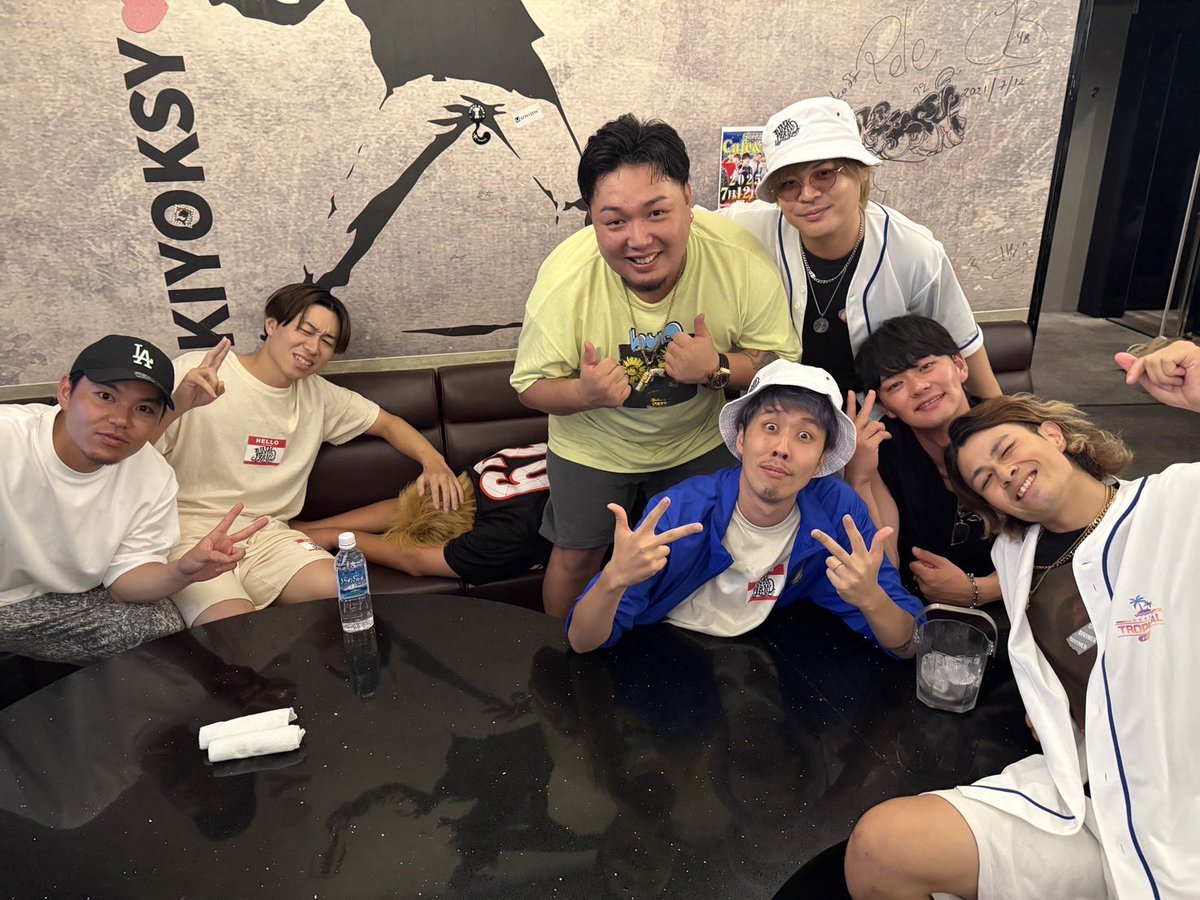 イベント来てくれたみんな
本当にありがとう！！！

仲間たちもファンも
全て含めて
俺たち最高っ！！！＼(^^)／🎉

今までで1番盛り上がってて
1番潰れました☝️

幸せをありがとう🥰