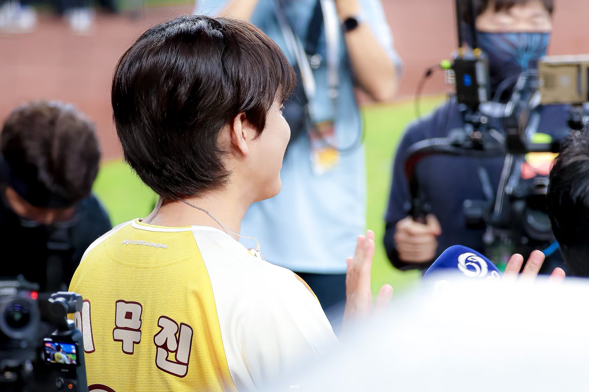 lemon_muments's tweet photo. #이무진 #LEEMUJIN

250712
2025 KBO 올스타전

🥹💛 https://t.co/uP48j4Hdp9