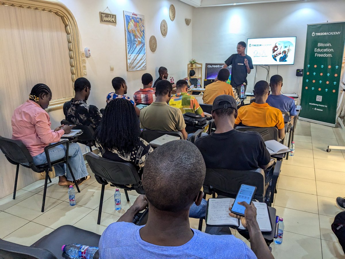 Togo_Bitcoin's tweet image. Hier la 3ᵉ et dernière session d'apprentissages sur le bitcoin.
Les étudiants ont découvert "comment s’impliquer dans l’écosystème #Bitcoin", approfondir leurs connaissances et devenir des acteurs du changement
Workshop avec les outils comme @walletofsatoshi & @Machankura8333