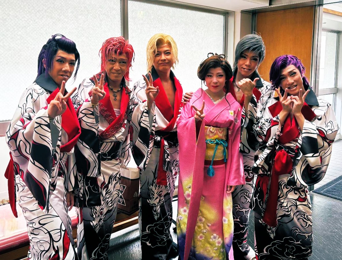 劇団輝公演へ
ご来場頂きありがとうございました😭
本当に素敵な劇団、家族の中で
演らせて頂き、感謝であります‼︎
止まらぬ向上心に刺激を頂きました！
機会が御座いましたら
ぜひお邪魔させて頂きたいです🙇

初の三吉演芸場さんもお世話になりました!

今月29日まで‼︎是非観に行かれて下さい！