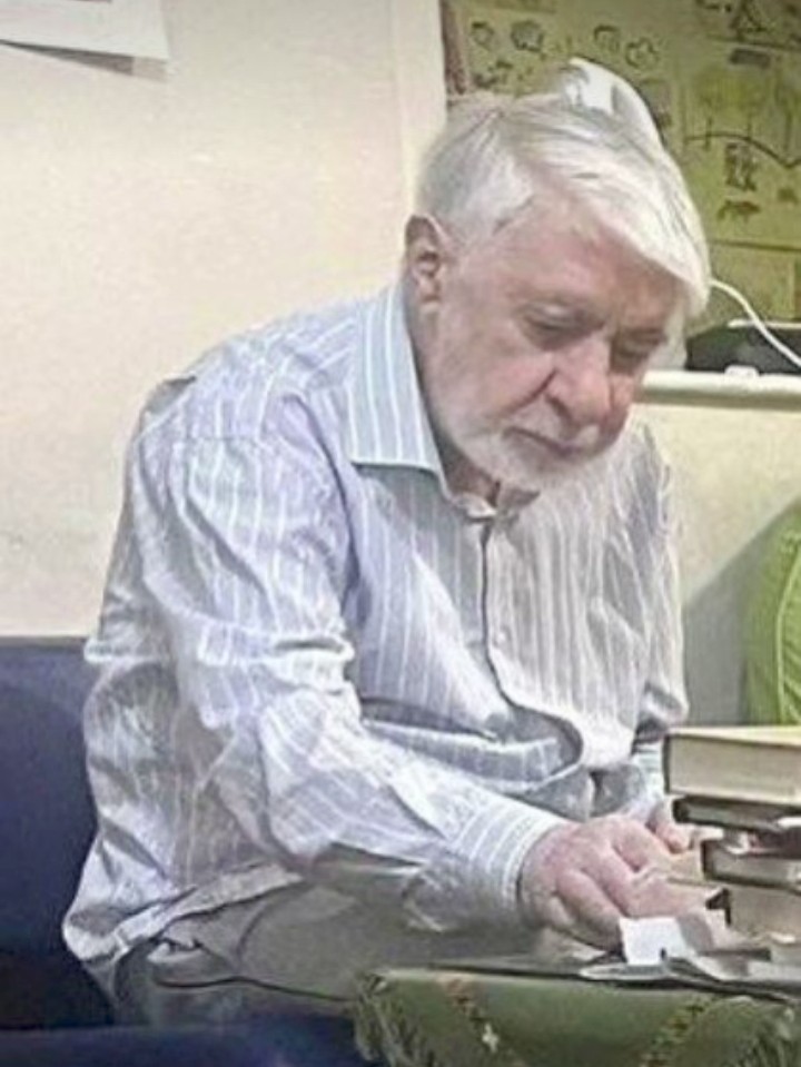 Seyedsergio's tweet image. دیکتاتور در ازای طعمه ای که به پیش پایتان می اندازد همه چیزتان را طلب میکند...

خطاب به صندوقی ها و روزنه گشادها و عرزشی و ....