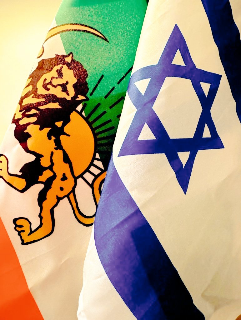 دست در دست هم‌ نهیم به مهر
خاورمیانه را کنیم آباد! ✌️