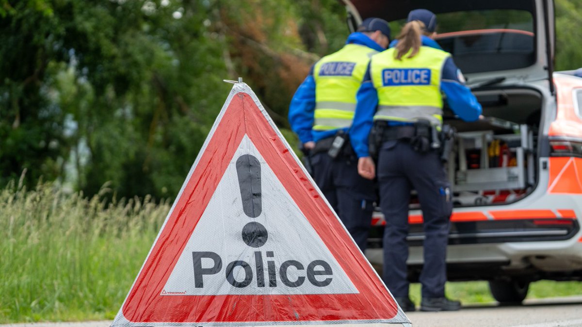 Val d’Illiez: Verkehrsunfall fordert Todesopfer

Am Samstag, 12. Juli 2025, ereignete sich in Val d’Illiez ein Selbstunfall. Ein Fahrradfahrer kam dabei ums Leben.
polizeiwallis.ch/medienmitteilu…