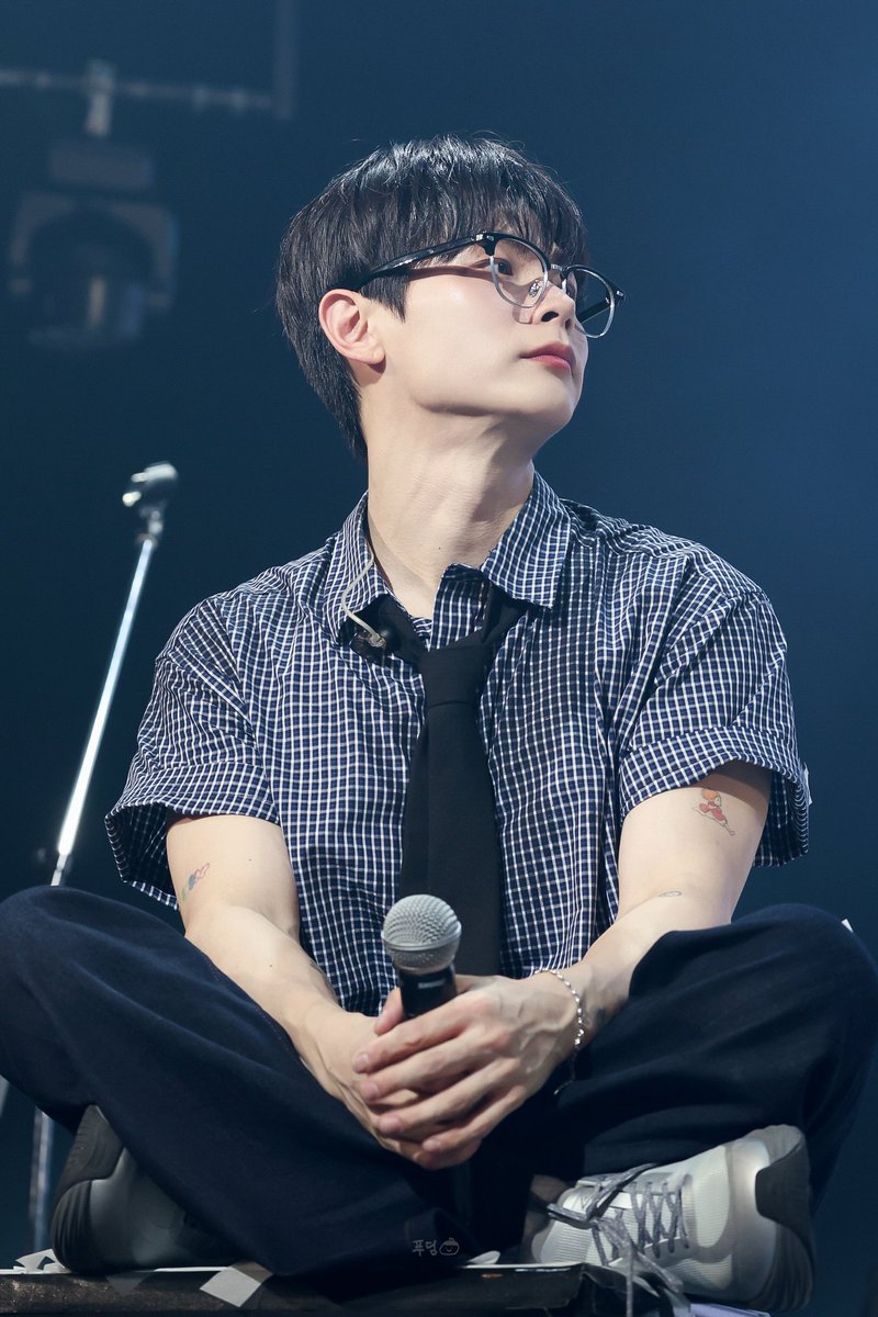 사랑에 빠졌어요...♡

250713 체크인도쿄 도쿄콘 밤공
#LUCY #루시 #신예찬