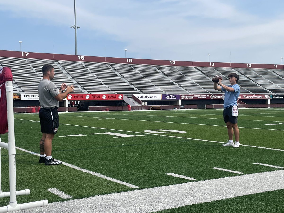 leo_guti150's tweet image. Fantastic snapping session in the books with @jovoniborbon over at @UMass during my trip to MA. Really productive work and always appreciate the opportunity.
@CoachJoeCas
@Hagerty_FB @1CoachQ @OleCoachMac @doccoop22 @CoachLewis8 @markatc13
@bighitslive @HitStick_4…
