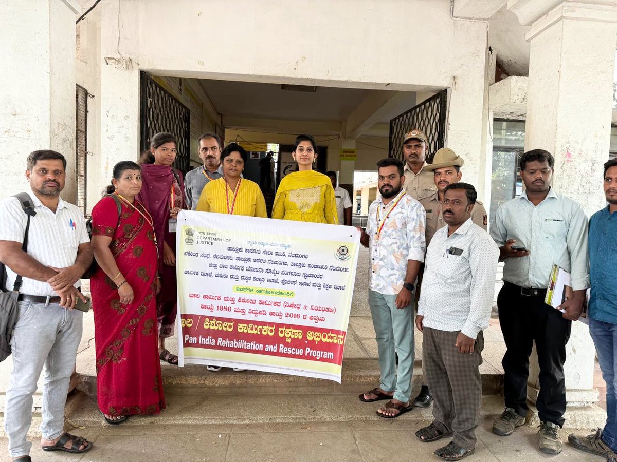 Sheethal , KAS (@sheethalts1) on Twitter photo # "Let's give back their childhood" 🥳
ಬಾಲ ಕಾರ್ಮಿಕ ಪದ್ಧತಿಯ ಪರಿಣಾಮಗಳು:
• ದೈಹಿಕ ಮತ್ತು ಮಾನಸಿಕ ಹಾನಿ
• ಶಿಕ್ಷಣದ ಕೊರತೆ
• ಬಡತನದ ಚಕ್ರ
• ಮಾನವ ಕಳ್ಳಸಾಗಣೆ ಇತ್ಯಾದಿ
Child Labour- Pan India Rehabilitation & Rescue Program at Nelamangala Taluk.
Join hands with us🙏🏻
<a href="/ILO_Childlabour/">ILO action to End Child Labour</a> # "Let's give back their childhood" 🥳
ಬಾಲ ಕಾರ್ಮಿಕ ಪದ್ಧತಿಯ ಪರಿಣಾಮಗಳು:
• ದೈಹಿಕ ಮತ್ತು ಮಾನಸಿಕ ಹಾನಿ
• ಶಿಕ್ಷಣದ ಕೊರತೆ
• ಬಡತನದ ಚಕ್ರ
• ಮಾನವ ಕಳ್ಳಸಾಗಣೆ ಇತ್ಯಾದಿ
Child Labour- Pan India Rehabilitation & Rescue Program at Nelamangala Taluk.
Join hands with us🙏🏻
<a href="/ILO_Childlabour/">ILO action to End Child Labour</a>