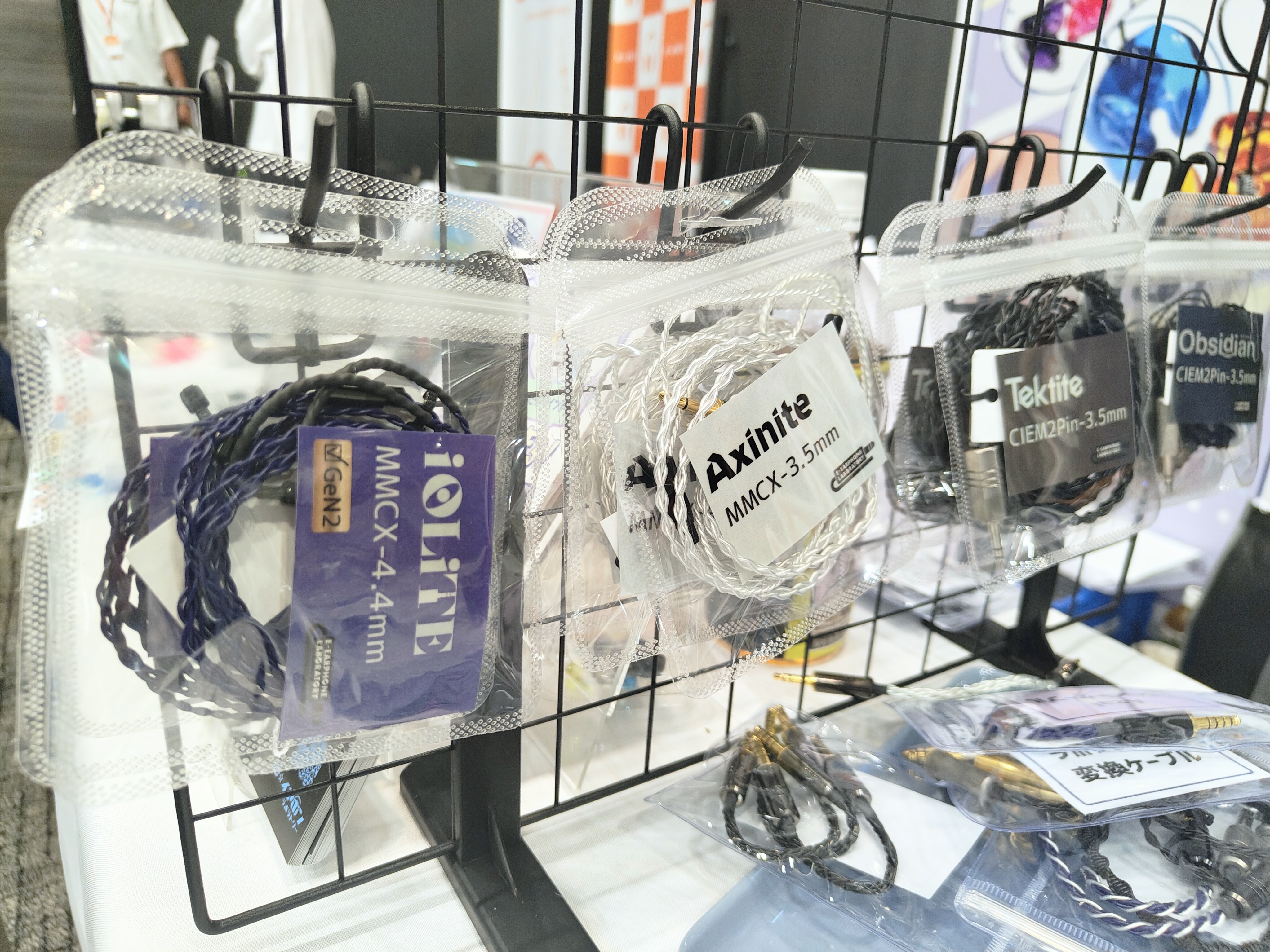 Iolite CIEM 2pinケーブル 3.5mmストレート 紫 120cm eイヤホン・ラボ Iolite CIEM Flat 2Pin-3.5mm(イヤーループ仕様