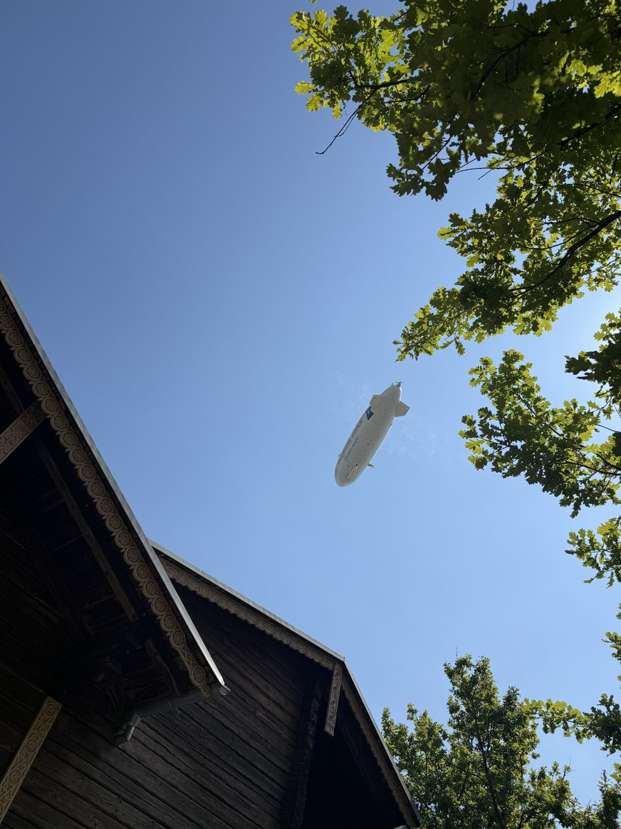 N’empêche je croyais que c’était silencieux mais finalement ça fait un bruit de bourdon ce bordel (mais la vue doit être exceptionnelle)