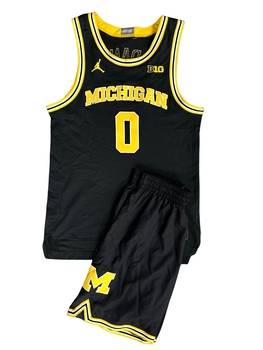 theplayerstrunk's tweet image. Does looking at #Michigan game-worn jerseys and player-exclusive gear ever get old?
No. No it does not.〽️🔥 All these items and more available now on auction!
theplayerstrunkauction.com