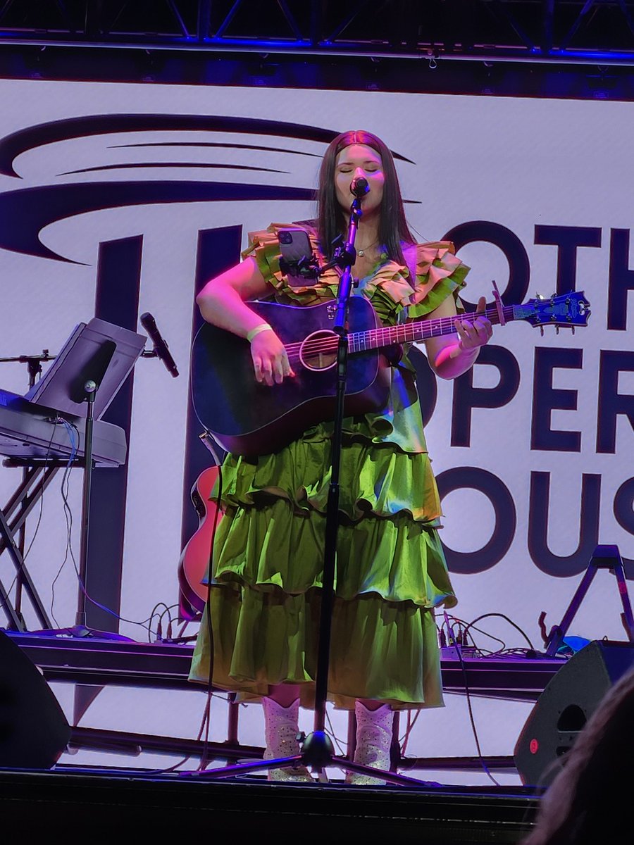 SongwriterMusi1's tweet photo. Amazing night of music last night with @CrewsWrightMusi and Amelia Anne Music https://t.co/orCAgSUVl6