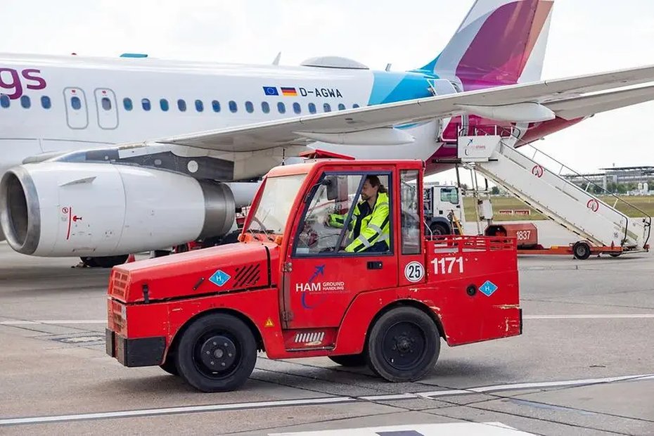 Hamburg Airport Pilots Hydrogen-Fueled Baggage Tractors fuelcellsworks.com/2025/07/09/h2/…