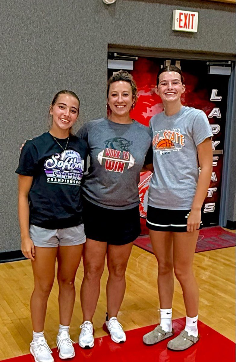 SunflowerSmack's tweet image. Catch TOTO’s interview w/players @macmedlock22 &amp;amp; @alexasplechter &amp;amp; HC @McGownErin as he visits Burlington KS for the 1st time &amp;amp; ‼️Mac gives one of the best responses EVER on why to be a #multisport athlete👏🏽
🎙️SoundCloud on.soundcloud.com/MWllrRoRDZNp8R…
🎙️Spotify open.spotify.com/show/18hXR7hRg…